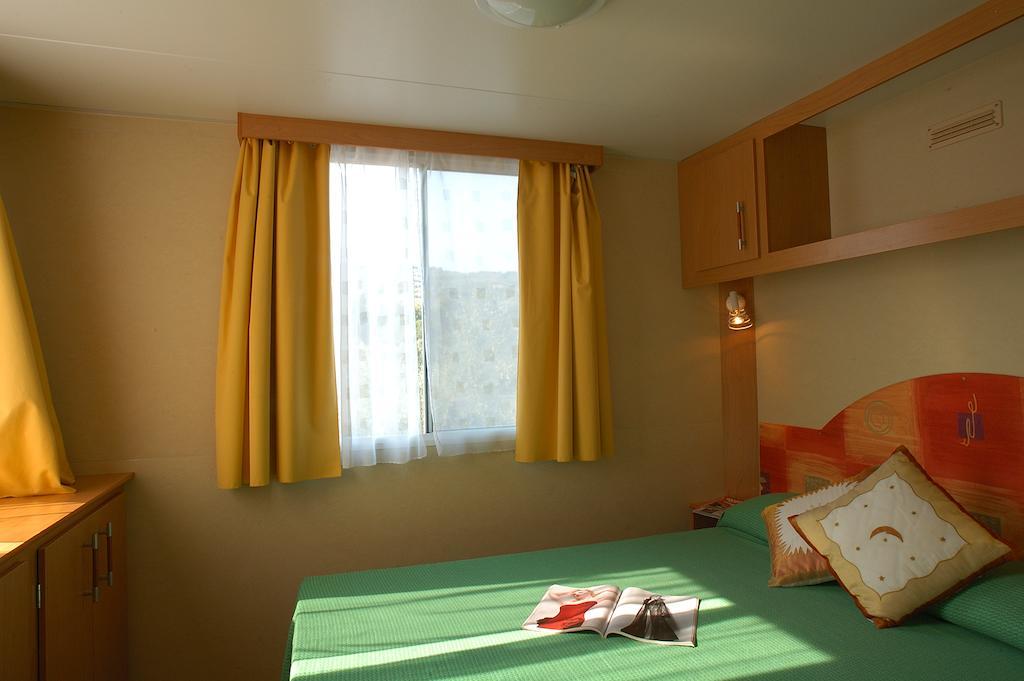 Camping Edy Diano Marina Værelse billede