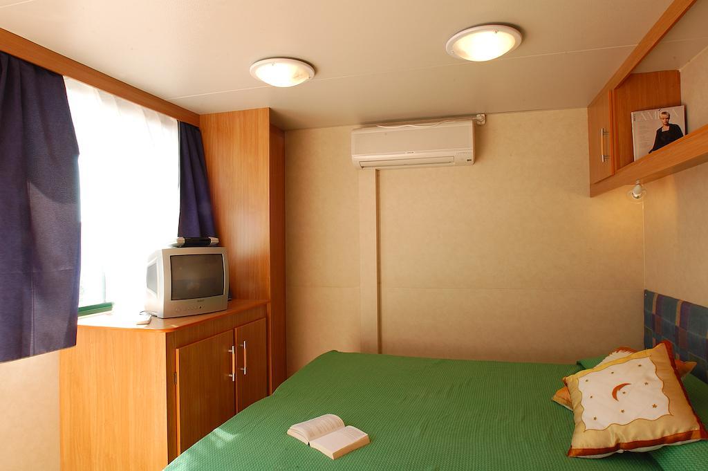 Camping Edy Diano Marina Værelse billede